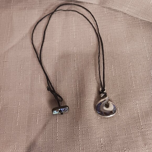 Maori Infinity Loop and Abalone Necklace - Picture 2 of 5